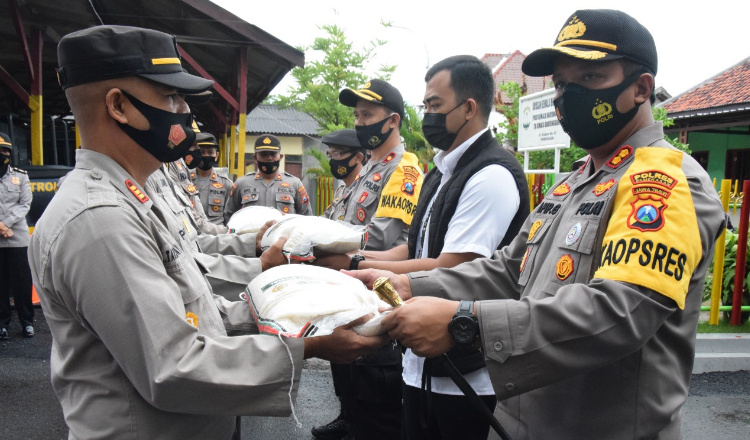 Polres Pamekasan Distribusikan Beras Bansos Kapolri Tahap III