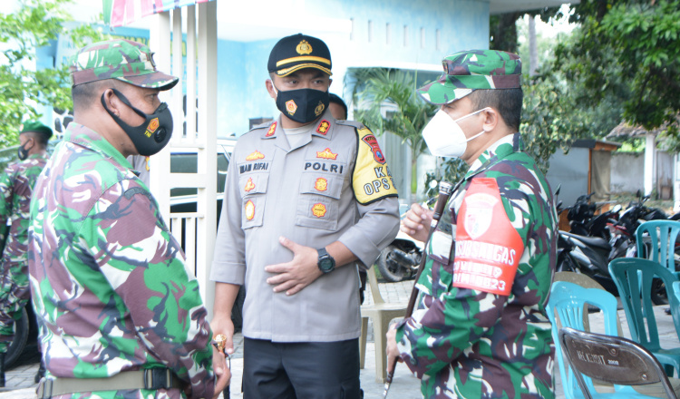 Kapolres Situbondo bersama Dandim 0823 Monitor Rapat Pleno Rekapitulasi Hasil Pilkada di PPK