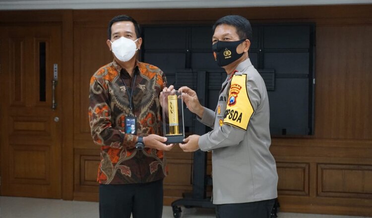 86 Mahasiswa Terbaik Putra-putri Polda Jatim Dapatkan Beasiswa dari Bank Mandiri