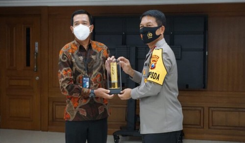 86 Mahasiswa Terbaik Putra-putri Polda Jatim Dapatkan Beasiswa dari Bank Mandiri