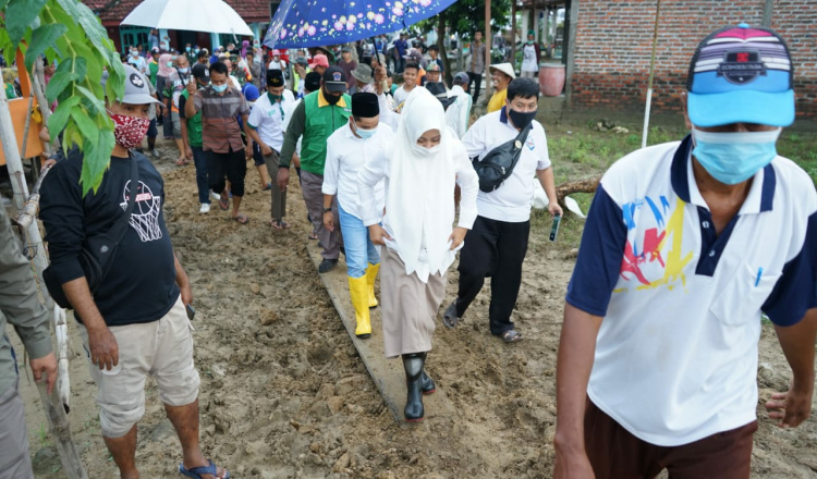 IKBAR Terjun Langsung Berikan Bantuan Warga Korban Banjir di Dawarblandong