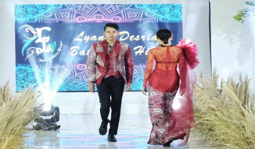 Batik Kota Mojokerto Kembali ke Runway Fashion dalam Mojokerto Batik Festival 