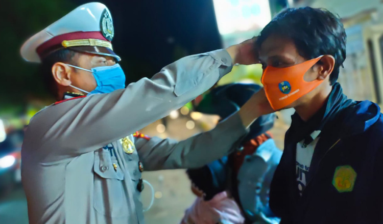 Satgas Aman Nusa Polres Situbondo Tegur Pengendara Tidak Bermasker