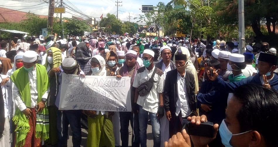 Kepung Mapolres Sampang, Pendukung HRS Tuntut Polisi Bersikap Adil