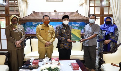 5000 Korban PHK Terima Bantuan Sosial dari Pemkab Sidoarjo, Pj Bupati Hudiyono: Ini Wujud Hadirnya Pemerintah