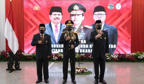 Kapolri Berikan Bintang Bhayangkara Utama Kepada Menpan RB dan Menteri ATR/BPN