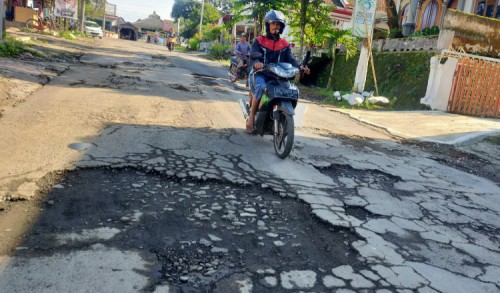 Jelang Akhir Kepemimpinan Faida-Muqiet, Sejumlah Jalan di Jember Masih 'Berantakan'