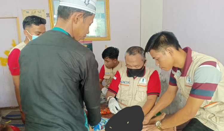 Yayasan PSBB bersama Anggota DPRD Pamekasan Khitan Gratis Puluhan Anak