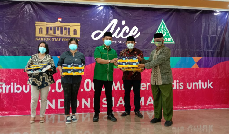 Gandeng GP Ansor, Aice Bantu 150 Ribu Masker Shield untuk Warga Kota Malang