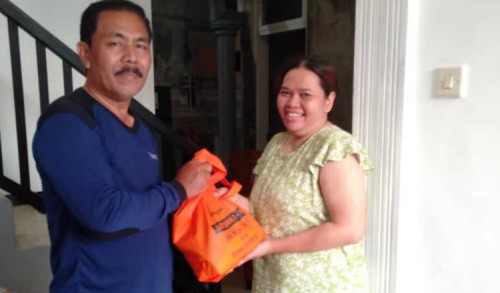 Anggota DPR RI Moreno Soeprapto Salurkan Bantuan Paket Sembako dari SKK Migas