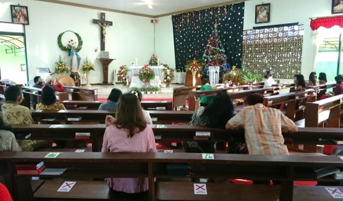 Terapkan Prokes, Jemaat Misa Natal di Gereja Santa Maria Trenggalek Dibatasi