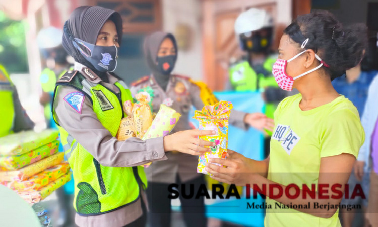 Satlantas Polres Situbondo Berbagi dengan Anak Yatim Piatu