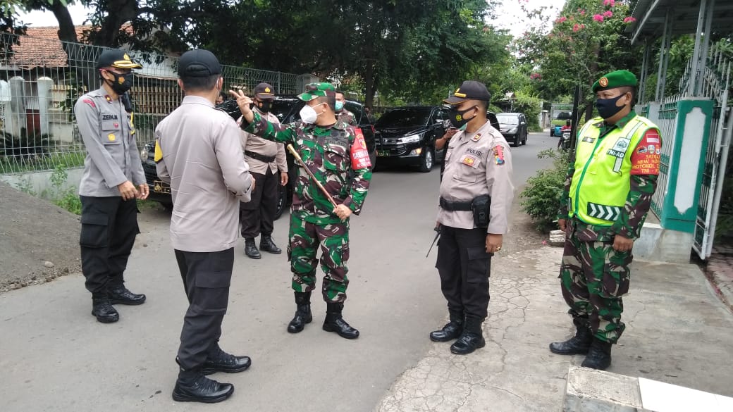 Kapolres Bersama Dandim Pantau Ibadah Natal di GKJW Asembagus