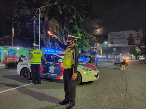 Malam Pergantian Tahun Baru, Petugas Gabungan Sterilkan Pusat Kota Situbondo