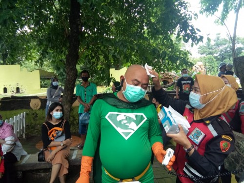 Pemkot Surabaya Utus Maskot New Man Sosialisasi Protokol Kesehatan