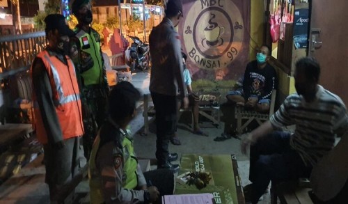 4 Orang Terjaring Operasi Yustisi Penegakkan Prokes di Gedeg Mojokerto