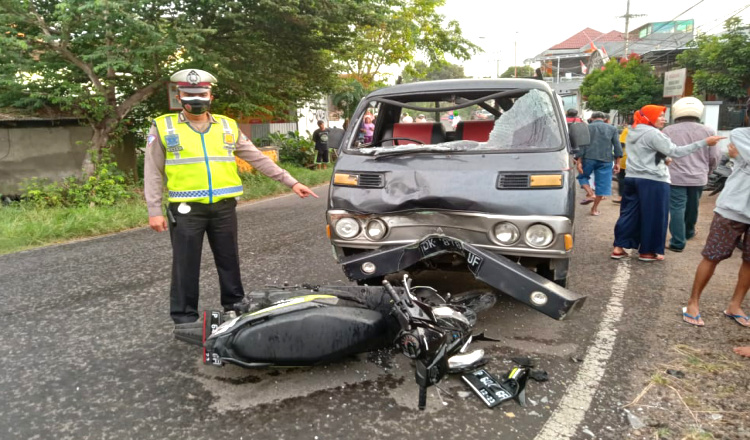 Kecelakaan Adu Moncong Pick Up vs Beat di Banyuwangi, Pemotor Alami Patah Tulang