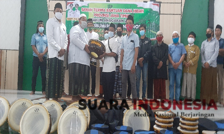 Diserahkah oleh Lesbumi, 23 Kelompok Seni Hadrah Terima Bantuan Pemprov Jatim, Berupa Alat Musik Hadra