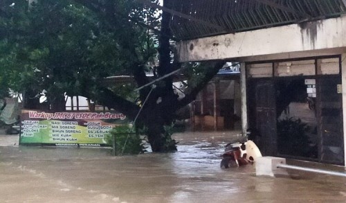 Luapan Air di Bawah Tol Parengan Jetis Ganggu Arus Lalin