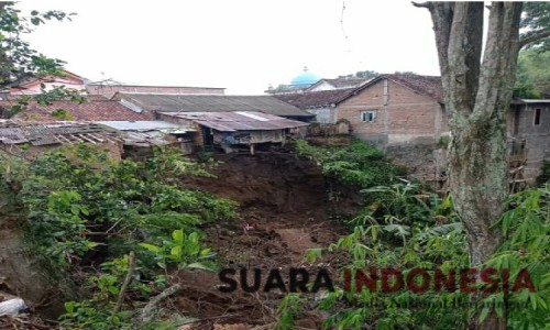 Pemkab Bondowoso Pastikan Rumah di Bantaran Sungai yang Longsor, Bangunan Liar