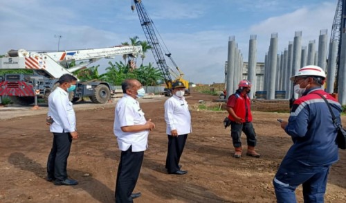 Sekdakab Jombang Tinjau Progres Pembangunan Jembatan Baru Ploso