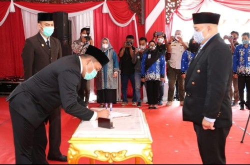 Dinilai Kurang Baik, Bupati Sampang Lantik Dirut PDAM Baru
