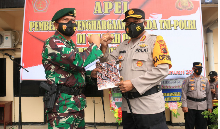Puluhan TNI Polri di Jayapura Dapat Penghargaan Dari Kapolresta