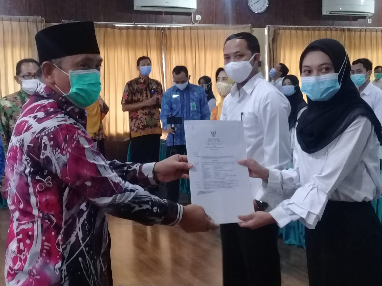 Plt Bupati Serahkan Petikan SK CPNS ke 98 Orang Seleksi Tahun 2019