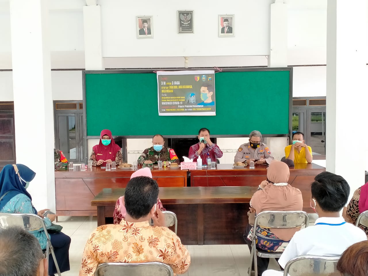 Secara Masif, TNI Polri dan Forpimcam Serentak Mensosialsikan Program Vaksinasi COVID -19