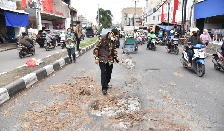 Pj Bupati Sidoarjo Ancam Copot Kadin PUBMSDA Dari Jabatannya