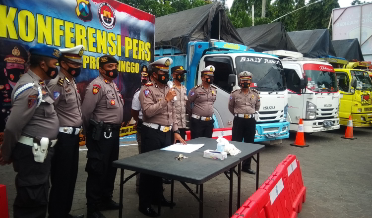 Ugal-Ugalan di Jalan, Satlantas Polres Probolinggo Amankan Empat Truk 'Goyang' 