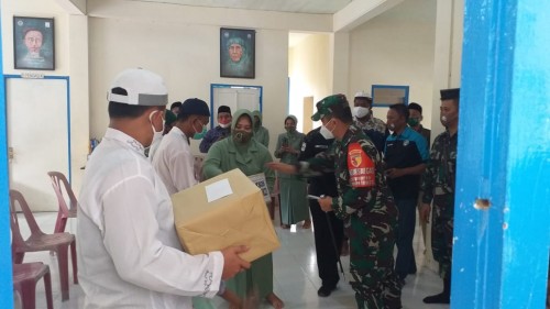 Dandim 0823 Situbondo dan Ketua Persit XXXVII Bakti Sosial ke Panti Asuhan Tunas Melati