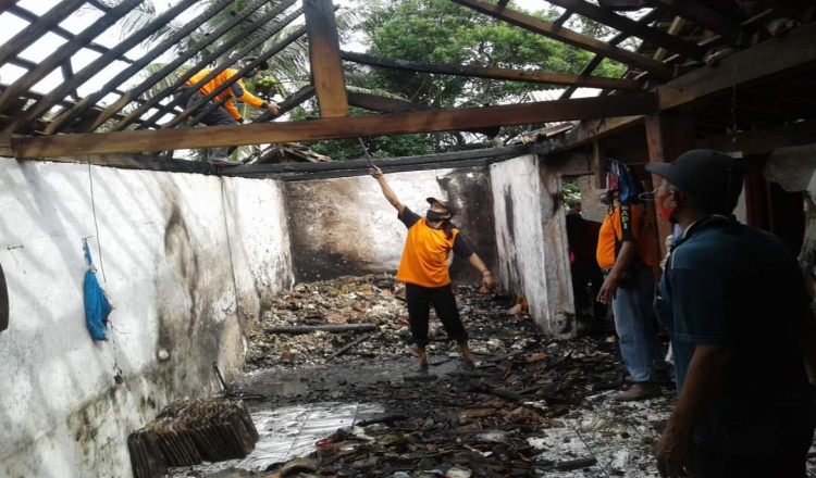 Si Jago Merah Mengamuk, Rumah Warga Sine Ngawi Ludes Terbakar 