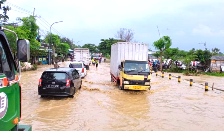 Jalan Pantura Tuban-Pakah Sering Dilanda Banjir. Ini Penyebabnya