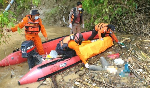 Mayat Wanita Mengapung di Sungai Bengawan Solo Gegerkan Warga Tuban