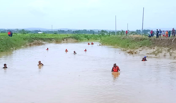 Keluarga Korban Hanyut di Sungai Avur Tuban Berharap Somad Segera Ditemukan