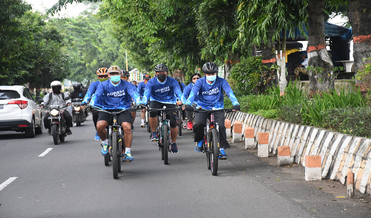 Jaga Imun Tubuh, Danrem 082/ CPYJ  Gowes Bersama Anggota 