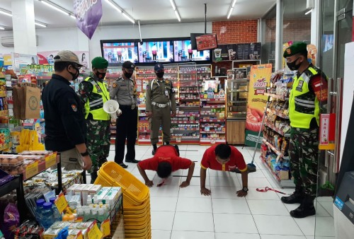 Bandel! Dua Kali Langgar PPKM, Petugas Ancam Tutup Paksa Minimarket di Gresik