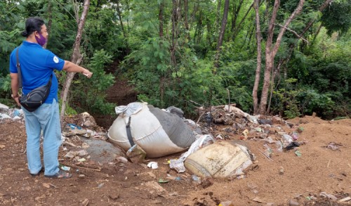 Diduga Limbah B3 Dibuang Dekat Pemukiman Warga Petung, Kecamatan Panceng Gresik