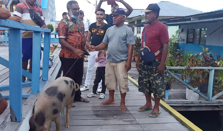 Jelang Kunci Tahun, ABR Berbagi Dengan Sepuluh Kampung Adat
