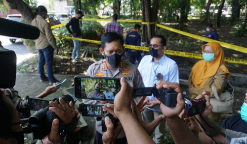 Labfor Polda Jatim Bersama Polrestabes Lakukan Olah TKP Ledakan di Dekat SPBU Tandes