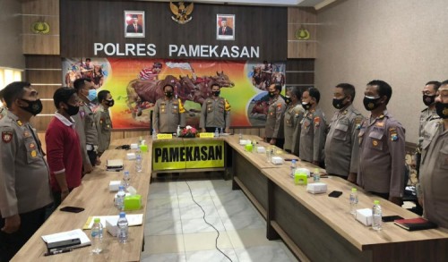 Kapolres Pamekasan Ikuti Commander Wish Kapolri Lewat Vidcon