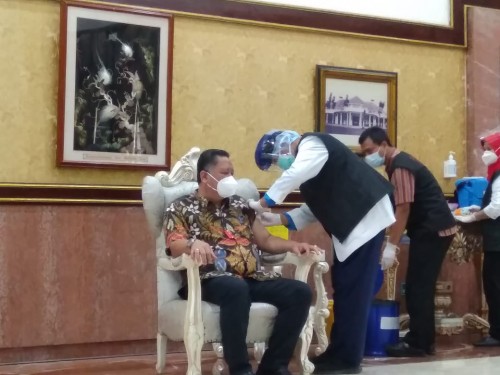 Forpimda Surabaya Kembali Terima Program Vaksinasi Tahap Kedua