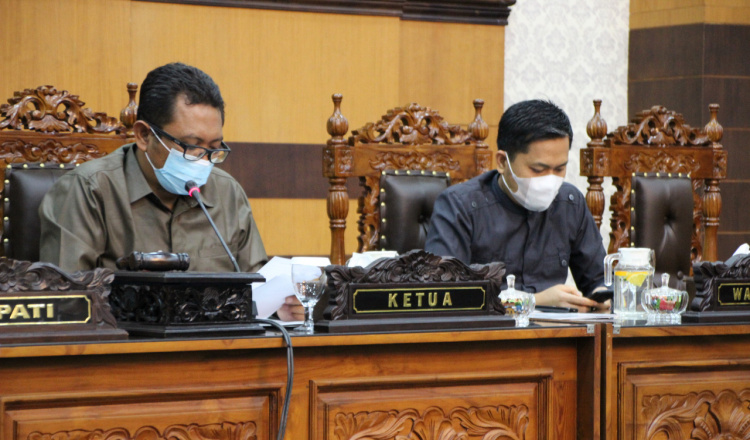 Paripurna DPRD Banyuwangi: Umumkan Pemberhentian Bupati dan Wakil Bupati
