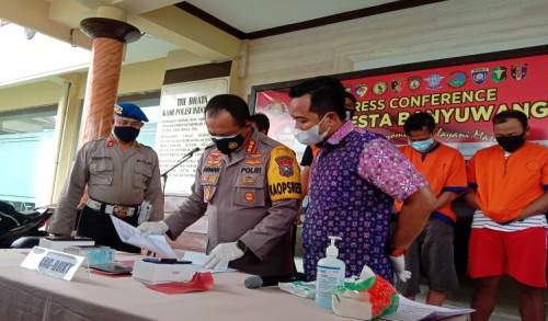 Polisi Ringkus Pelaku Penjambretan HP dan Dompet di Banyuwangi