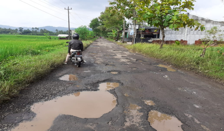 Jalan Rusak di Kecamatan Gebang Purworejo, ini Tanggapan Camat