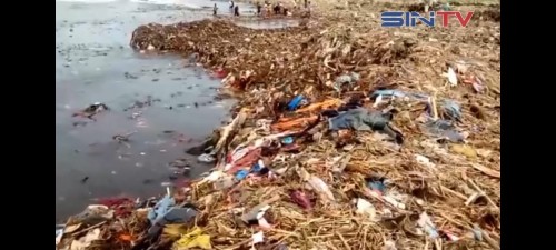 Tumpukan Sampah Mulai Kikis Keindahan Pantai Pancer Puger