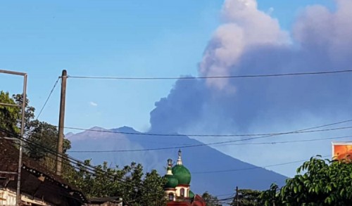 Abu Vulkanik Gunung Raung Menyebar ke Banyuwangi Wilayah Timur, Berpotensi Sampai ke Bali 