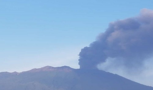 Dinas Kesehatan Banyuwangi Imbau Warga Waspadai Abu Vulkanik Gunung Raung