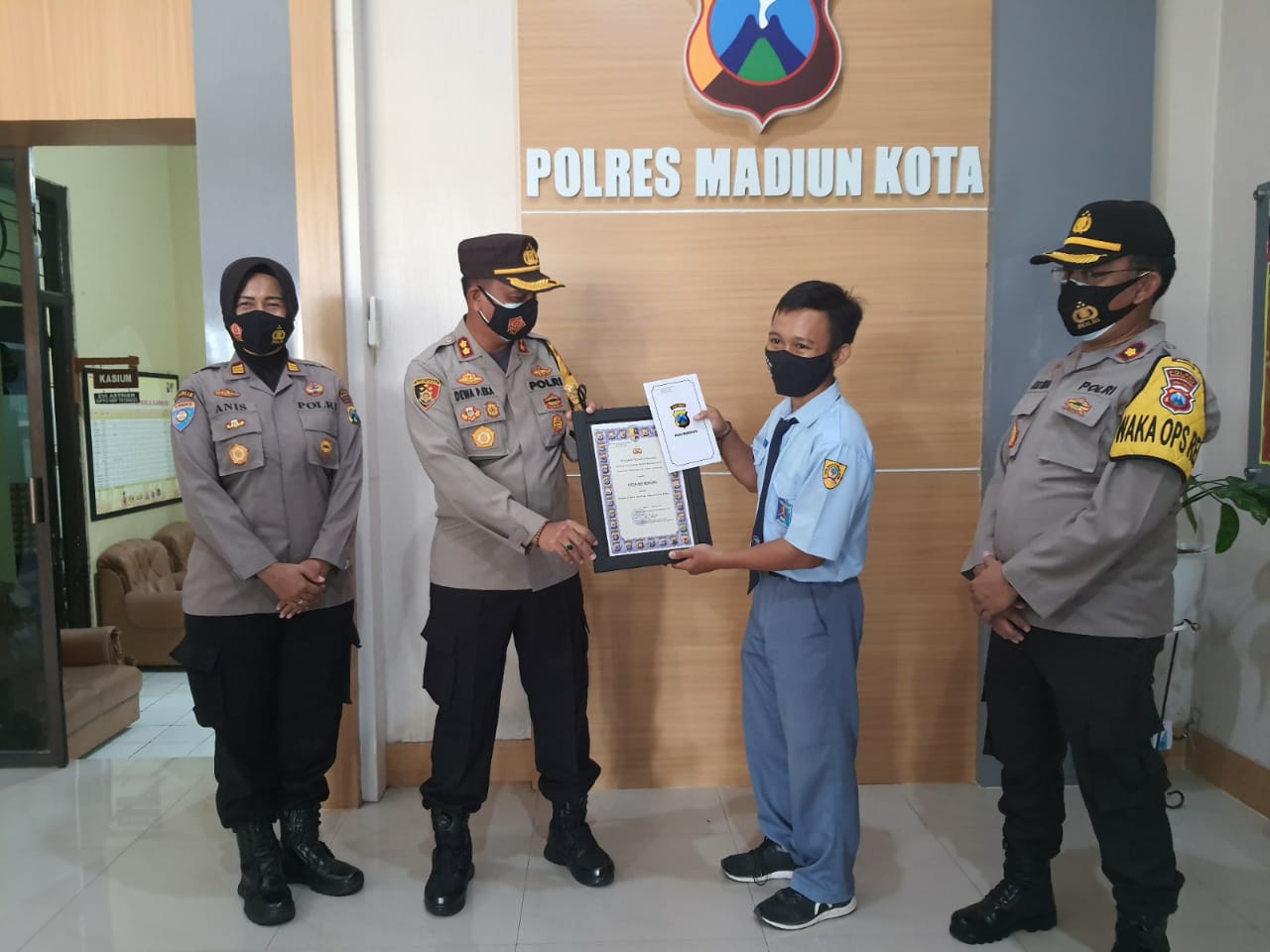 Kapolres Madiun Apresiasi Pelajar yang Menjadi Relawan Covid-19